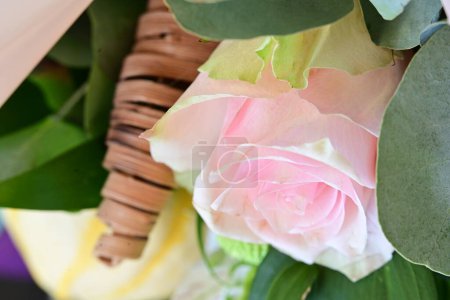 Téléchargez les photos : Beau bouquet avec fleur de rose - en image libre de droit
