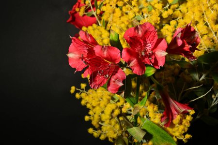 Téléchargez les photos : Gros plan du bouquet de fleurs de printemps - en image libre de droit