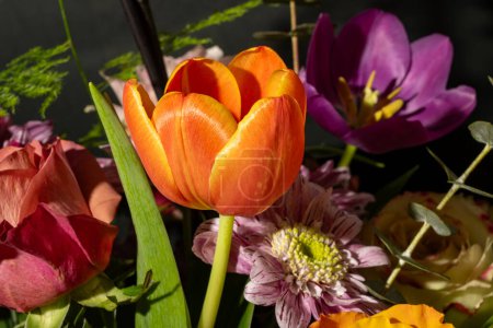 Foto de Primer plano de hermoso ramo de flores brillantes - Imagen libre de derechos