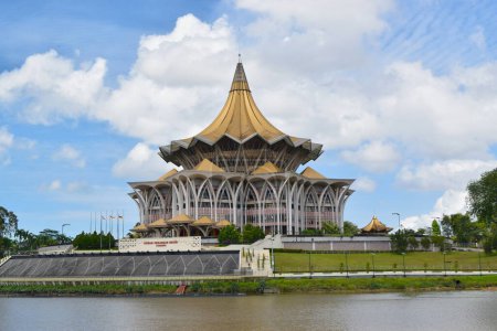 Foto de Kuching Sarawak Edificio de la Asamblea Legislativa Estatal de cerca. - Imagen libre de derechos