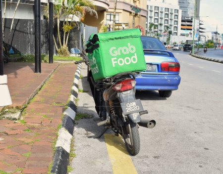 Foto de Grab food delivery bike on Kuching street. - Imagen libre de derechos