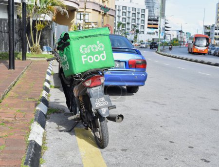 Foto de Grab food delivery bike on Kuching street. - Imagen libre de derechos