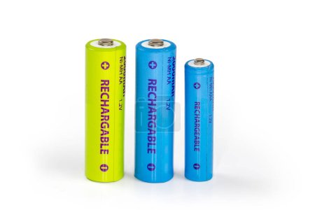 Foto de Blue rechargeable nickel metal hydride batteries AA and AAA sizes with designation of the different their parameters on a white surface - Imagen libre de derechos
