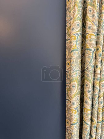 Téléchargez les photos : Cropped shot of beautiful textile blackout curtains near blue wall, copy space - en image libre de droit