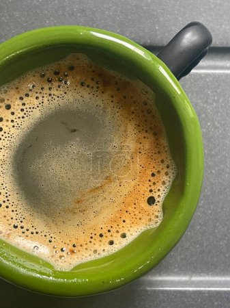 Téléchargez les photos : Coupé vue de dessus prise d'une tasse de délicieux café instantané fraîchement fait - en image libre de droit