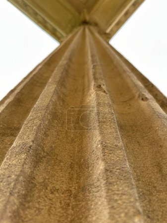 Foto de Simetría de la antigua columna griega - Imagen libre de derechos