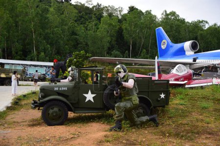 Foto de Sattahip, ChonBuri, Tailandia: Camión militar en la cafetería Coffee War 331 - Imagen libre de derechos