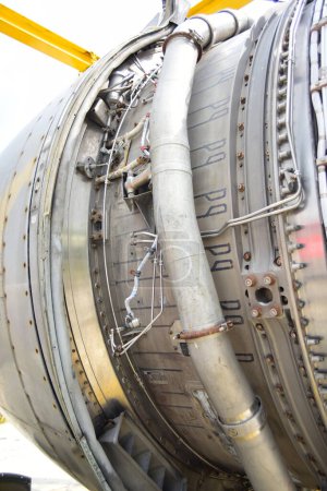 Téléchargez les photos : Fragment de moteur d'avion turbo-jet, arrière-plan - en image libre de droit