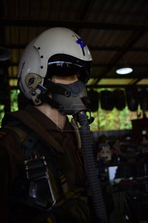 Téléchargez les photos : Uniforme de pilote de chasse militaire - en image libre de droit