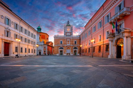 Foto de Ravenna, Italia. Imagen del paisaje urbano del casco antiguo de Ravenna, Italia en el hermoso amanecer de otoño. - Imagen libre de derechos