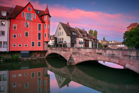 Foto de Nuremberg, Alemania. Imagen del paisaje urbano del casco antiguo de Nuremberg, Alemania al amanecer de primavera. - Imagen libre de derechos