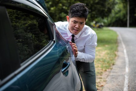 Foto de Asian businessman car broken has problems with car down during go to work in morning he pushing out of gas on road at countryside, business man have trouble roadside, problem transportation - Imagen libre de derechos