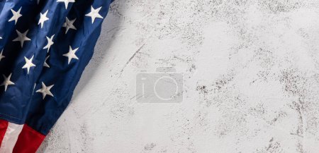 Foto de Happy presidents day concept. flag of United States or USA on abstract Background, Banner template of Veterans day, holiday celebration - Imagen libre de derechos