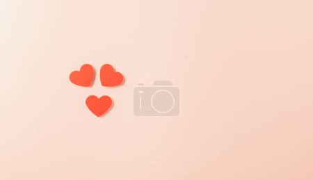 Foto de Happy Valentine Day concept. Beautiful red paper hearts shape cutting pastel pink background, Symbol of love paper art with copy space for text, Happy mother day - Imagen libre de derechos
