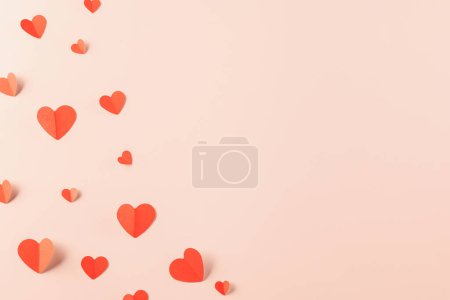 Téléchargez les photos : Happy Valentine Day concept, red paper hearts shape cutting isolated pastel pink background, Happy mother day, Symbol of love paper art elements with place for text, Banner design greeting card - en image libre de droit