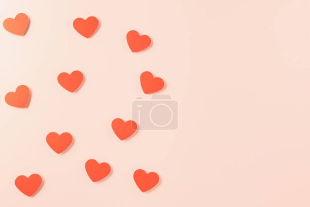 Téléchargez les photos : Happy Valentine Day concept, red paper hearts shape cutting isolated pastel pink background, Happy mother day, Symbol of love paper art elements with place for text, Banner design greeting card - en image libre de droit