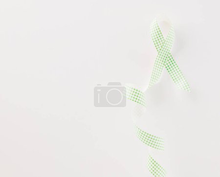 Téléchargez les photos : Green awareness ribbon of Gallbladder and Bile Duct Cancer month isolated on white background with copy space, concept of medical and health care support - en image libre de droit