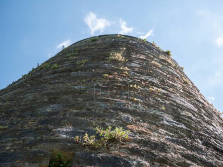 Antiguo castillo celta torre pared cerca vista fondo, castillo de Blarney en Irlanda, antigua fortaleza celta