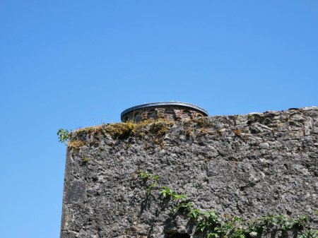 Antiguo fondo de pared de la torre, castillo de Blarney en Irlanda, fortaleza celta
