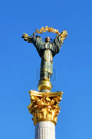 Monumento a la independencia en Kiev, Ucrania independiente vector conceptual ilustración
