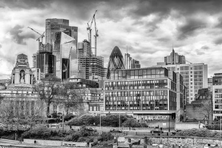 Téléchargez les photos : Vue panoramique de Londres City skyline, gratte-ciel modernes dans le quartier financier de Londres, Angleterre, Royaume-Uni - en image libre de droit