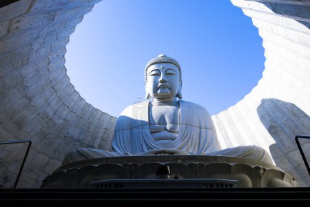 Hügel der Buddah, Diese Buddha-Statue wurde von Tadao Ando entworfen, einem berühmten japanischen Architekten. Atama Daibutsu: Geheimnisvoller Buddha inmitten eines Hokkaido gefunden
