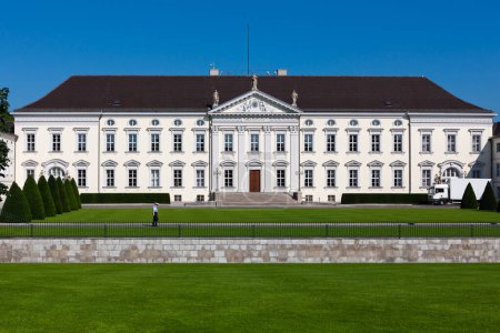 Téléchargez les photos : Berlin, Germany - July 7, 2011 : Schloss Bellevue. Bellevue Palace, neoclassical building home of the German President. - en image libre de droit