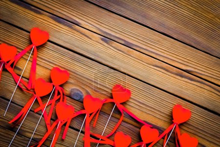 Téléchargez les photos : Heart on wooden for valentines day holiday background - en image libre de droit