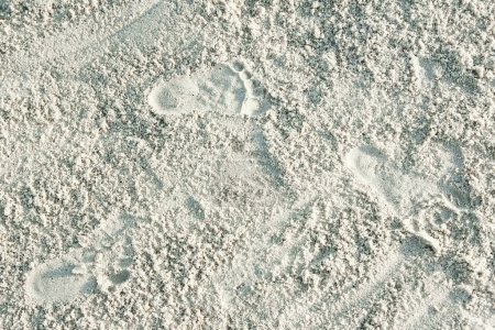 Foto de Hermosas huellas en la arena por el fondo del mar - Imagen libre de derechos