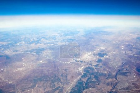 Foto de Hermosa tierra y el mar de un fondo de avión ventana - Imagen libre de derechos