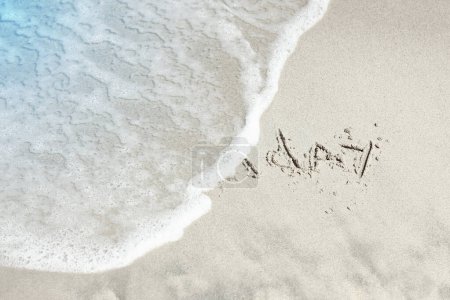 Foto de Beautiful sea and sand on the shore vacation travel background - Imagen libre de derechos