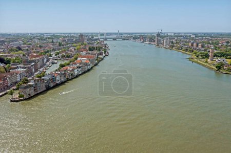 Foto de Aérea de la histórica ciudad de Dordrecht en Zuid Holanda los Países Bajos - Imagen libre de derechos