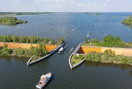 Luftaufnahme vom Aquadukt in Harderwijk am Veluwemeer in den Niederlanden