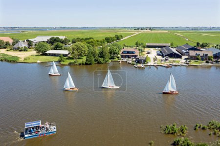 Téléchargez les photos : Aérien des sports nautiques en Frise Pays-Bas - en image libre de droit
