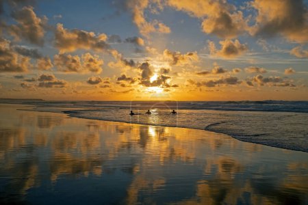 Foto de Hermosa puesta de sol en el Mar del Norte en los Países Bajos - Imagen libre de derechos