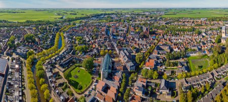 Téléchargez les photos : Panorama Aérien de la ville historique Bolsward en Frise aux Pays-Bas - en image libre de droit