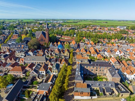 Téléchargez les photos : Aérien de la ville historique Bolsward aux Pays-Bas - en image libre de droit