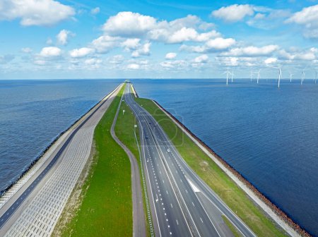 Foto de Aérea desde la autopista A7 en el Afsluitdijk en los Países Bajos - Imagen libre de derechos