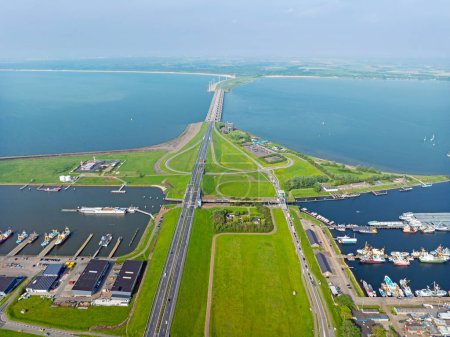 Luftaufnahme vom Haringvliet-Damm in den Niederlanden