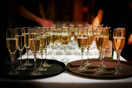 Téléchargez les photos : A champagne sparkling wine - en image libre de droit