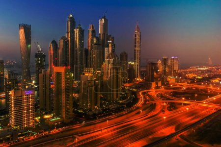 Téléchargez les photos : A Dubai cityscape scenery - en image libre de droit