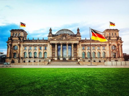 Foto de Reichstag building facade in Berlin, Germany - Imagen libre de derechos