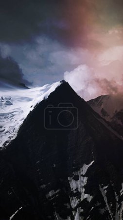 Foto de Nieve cubierto Mont Blanc macizo de papel pintado del teléfono móvil - Imagen libre de derechos