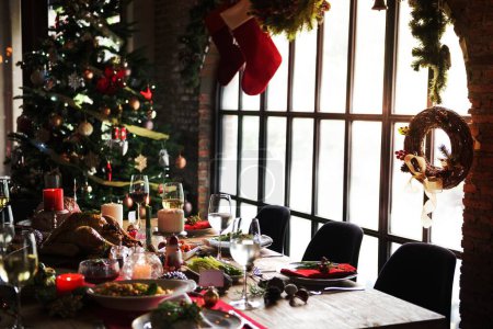 Foto de Navidad familia cena mesa concepto - Imagen libre de derechos
