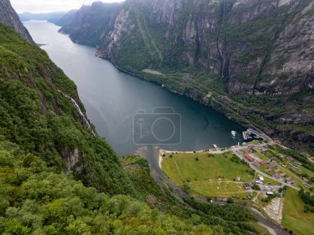 Lystrefjord, Rogaland en Norvège en été avec drone d'en haut
