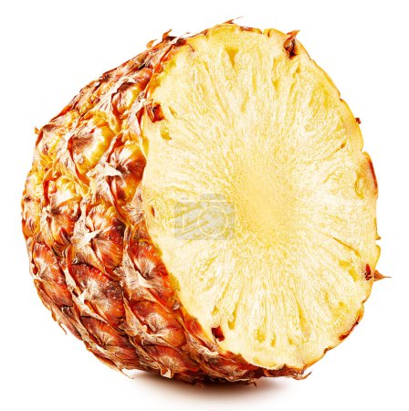 Téléchargez les photos : Ananas isolé sur fond blanc. Chemin de coupe d'ananas mûr. La meilleure photo pour votre projet. - en image libre de droit