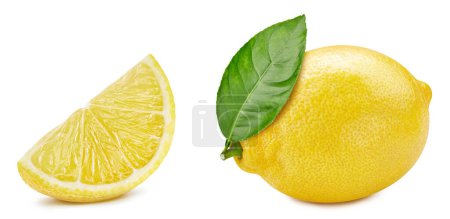 Téléchargez les photos : Citron aux tranches de citron et feuilles isolées sur fond blanc. Citron avec chemin de coupe - en image libre de droit
