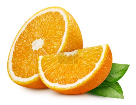 Foto de Fruto naranja medio aislado sobre fondo blanco. Rebanada de naranja con hojas. Recorte camino naranja - Imagen libre de derechos