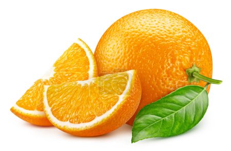 Foto de Naranja aislado sobre fondo blanco. Naranja con hoja con camino de recorte - Imagen libre de derechos