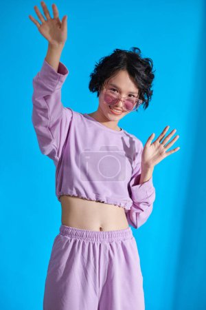 Téléchargez les photos : Portrait of teenage girl in lavender loungewear set dancing - en image libre de droit